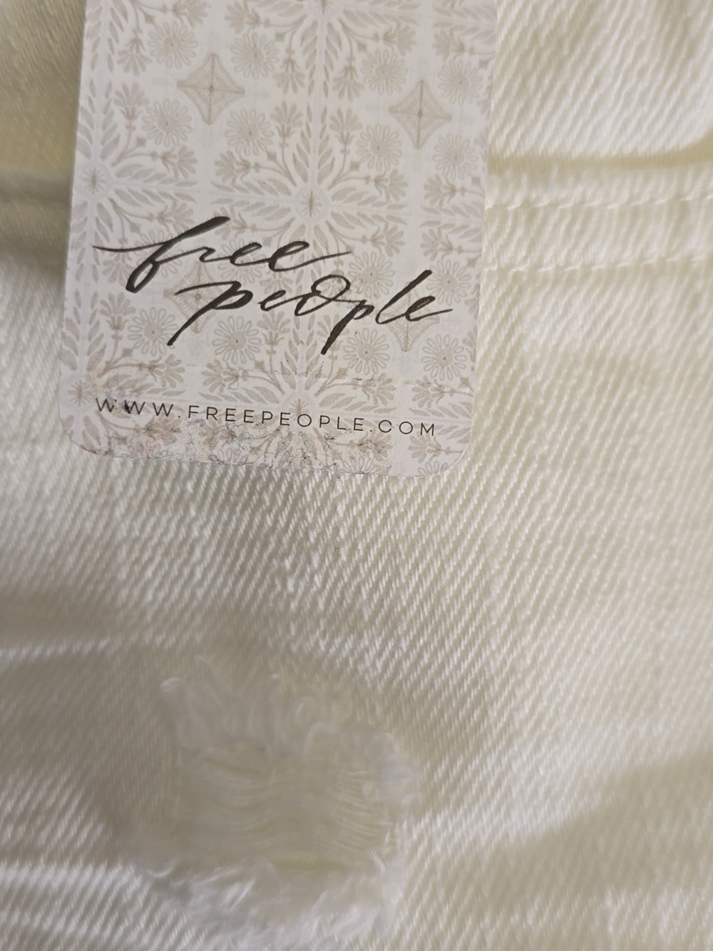 Free People Women’s White Distressed Denim Shorts Sz 29 Nwt - Picture 5 of 5